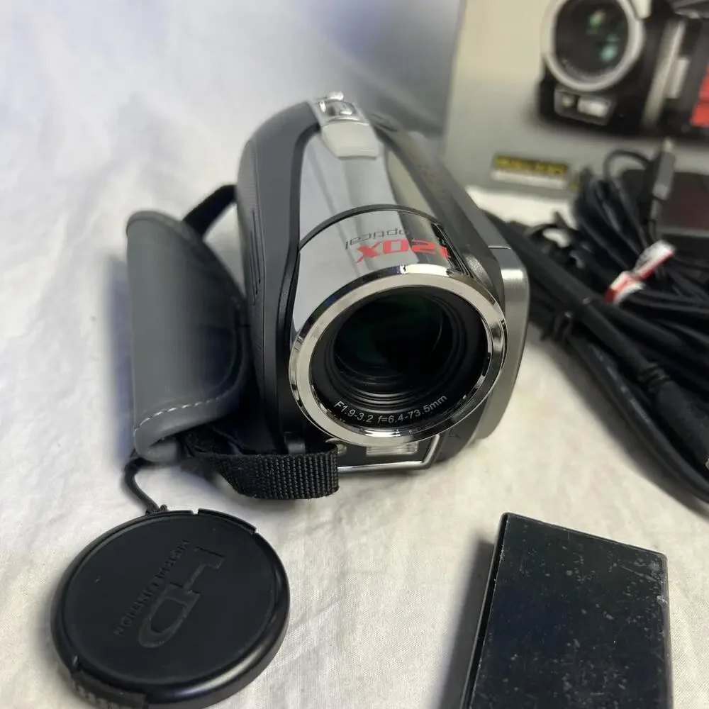Aiptek VAZ2S DIGITAL VIDEO CAMCORDER 120X ZOOM W CHARGER CORD, MEMORY CARD & BOX